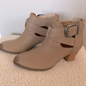 Vionic WaterProof Leather Bootie